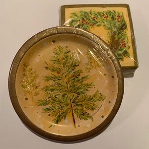 CHRISTMAS DESSERT/ COCKTAIL PLATES & NAPKINS.